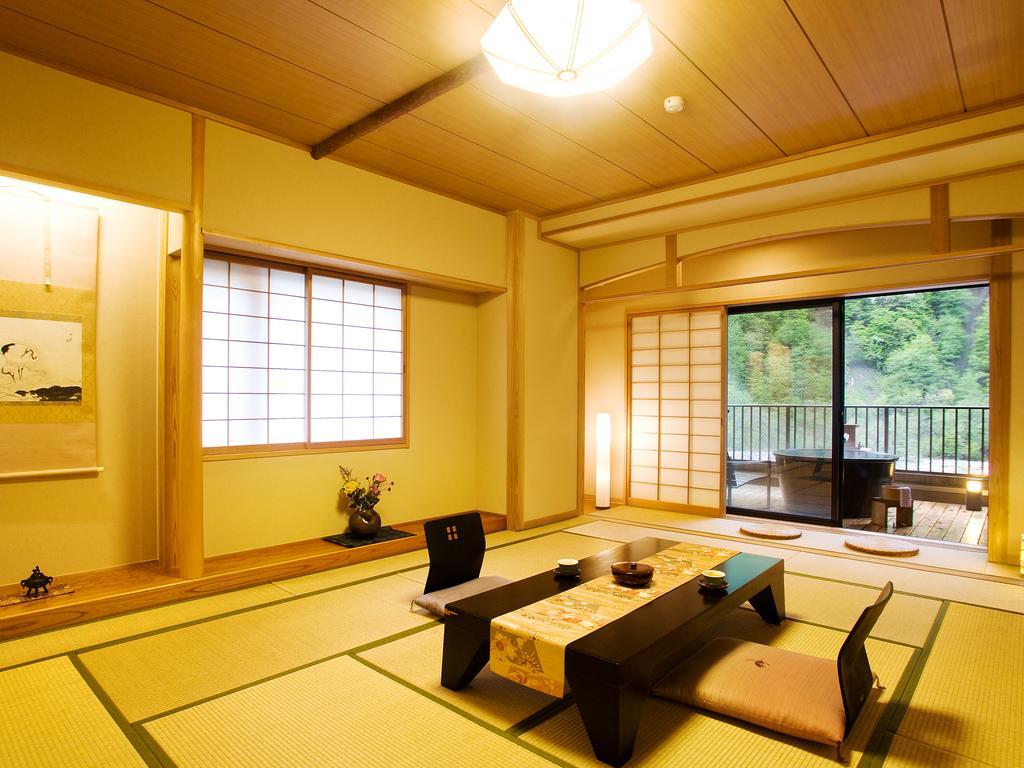 Yukimurasaki Takayama  Kamer foto