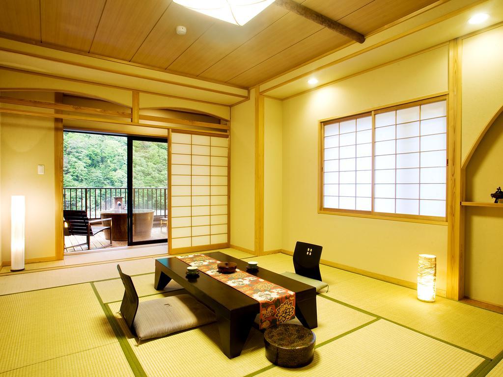 Yukimurasaki Takayama  Kamer foto